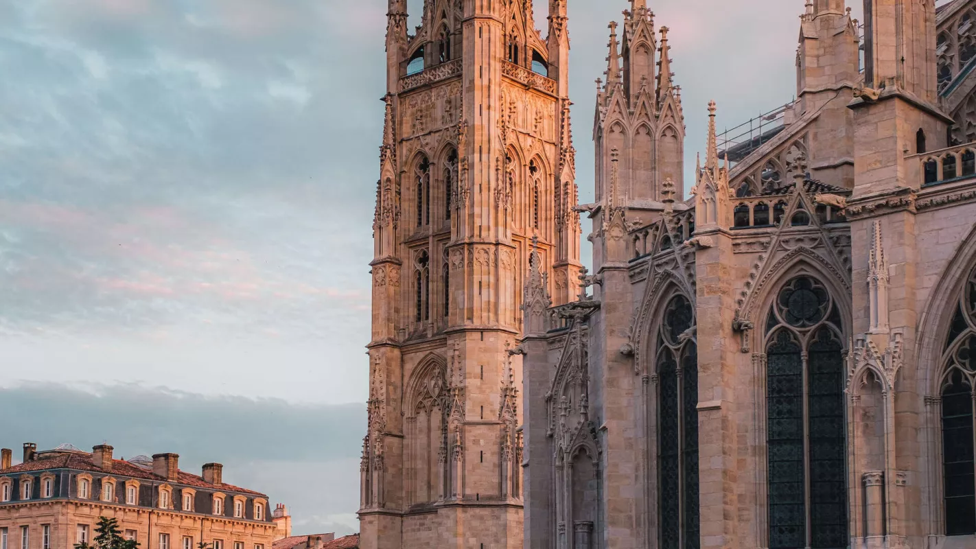 ペイ・ベルラン塔とサン・タンドレ大聖堂 ボルドー観光とコンベンション